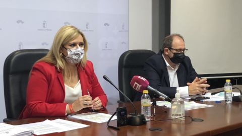 María Ángeles Martínez, durante la rueda de prensa en Cuenca