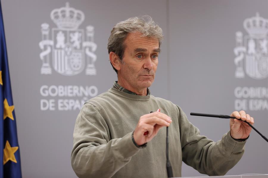 Simón: "Un confinamiento de pocos días tiene su efecto pero no el mismo que uno de varias semanas" Simón: "Un confinamiento de pocos días tiene su efecto pero no el mismo que uno de varias semanas"