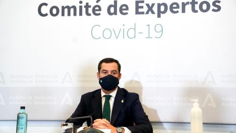 El presidente de la Junta de Andaluc&iacute;a, Juan Manuel Moreno, durante la reuni&oacute;n este mi&eacute;rcoles con el Comit&eacute; de Expertos
