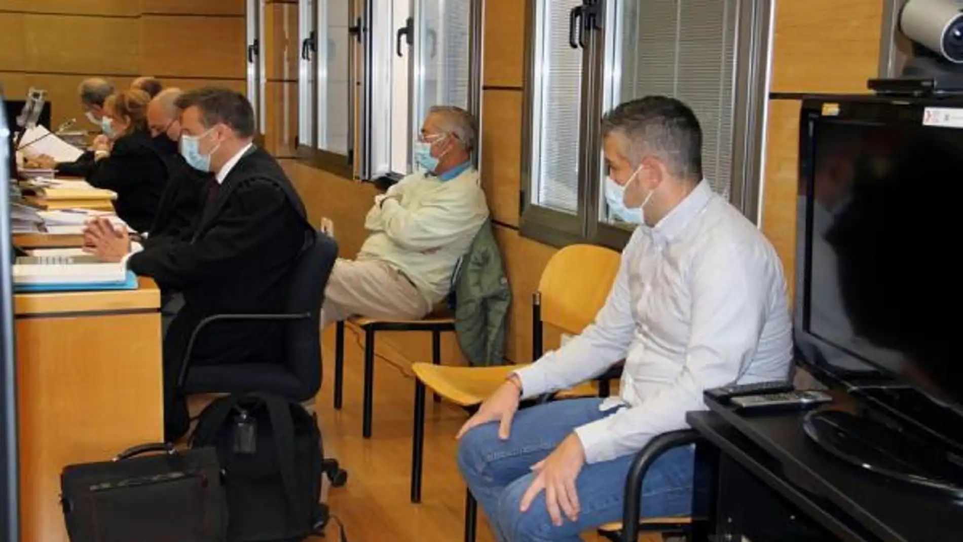 Los acusados durante una vista oral del juicio en la Audiencia de Ciudad Real