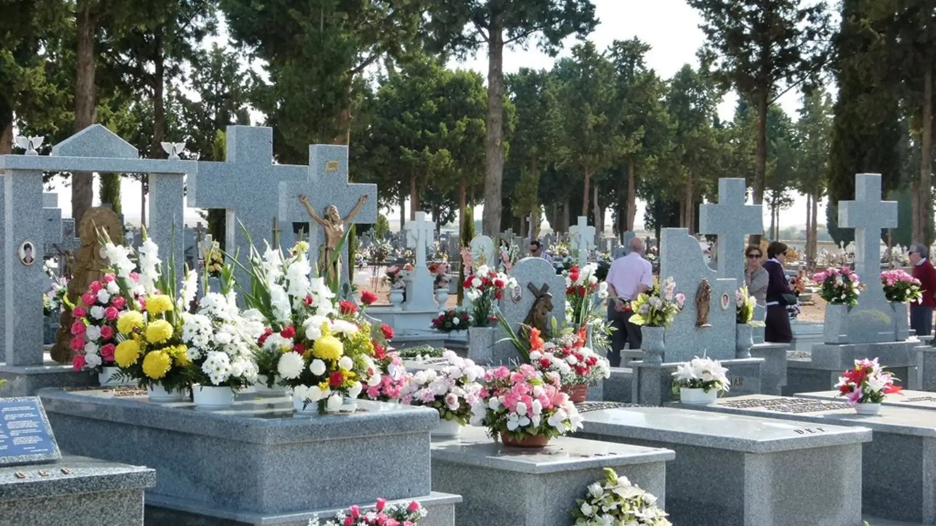El cementerio de San Froilán amplía sus horarios de visitas para este fin de semana