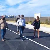 El alcalde de Arcos y Ana Carrera, durante la visita a los trabajos El alcalde de Arcos y Ana Carrera, durante la visita a los trabajos