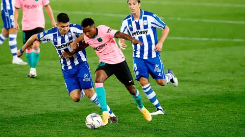 Ansu Fati conduce un balón ante el Alavés Ansu Fati conduce un balón ante el Alavés