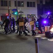 La Policía disuelve a los manifestantes en Gran Vía (Madrid)