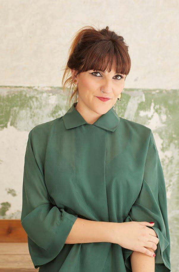 Rozalén: "Muchas mujeres tienen el peso de ser eternamente jóvenes, cuando en las arrugas hay mucha belleza y sabiduría" Rozalén: "Muchas mujeres tienen el peso de ser eternamente jóvenes, cuando en las arrugas hay mucha belleza y sabiduría"