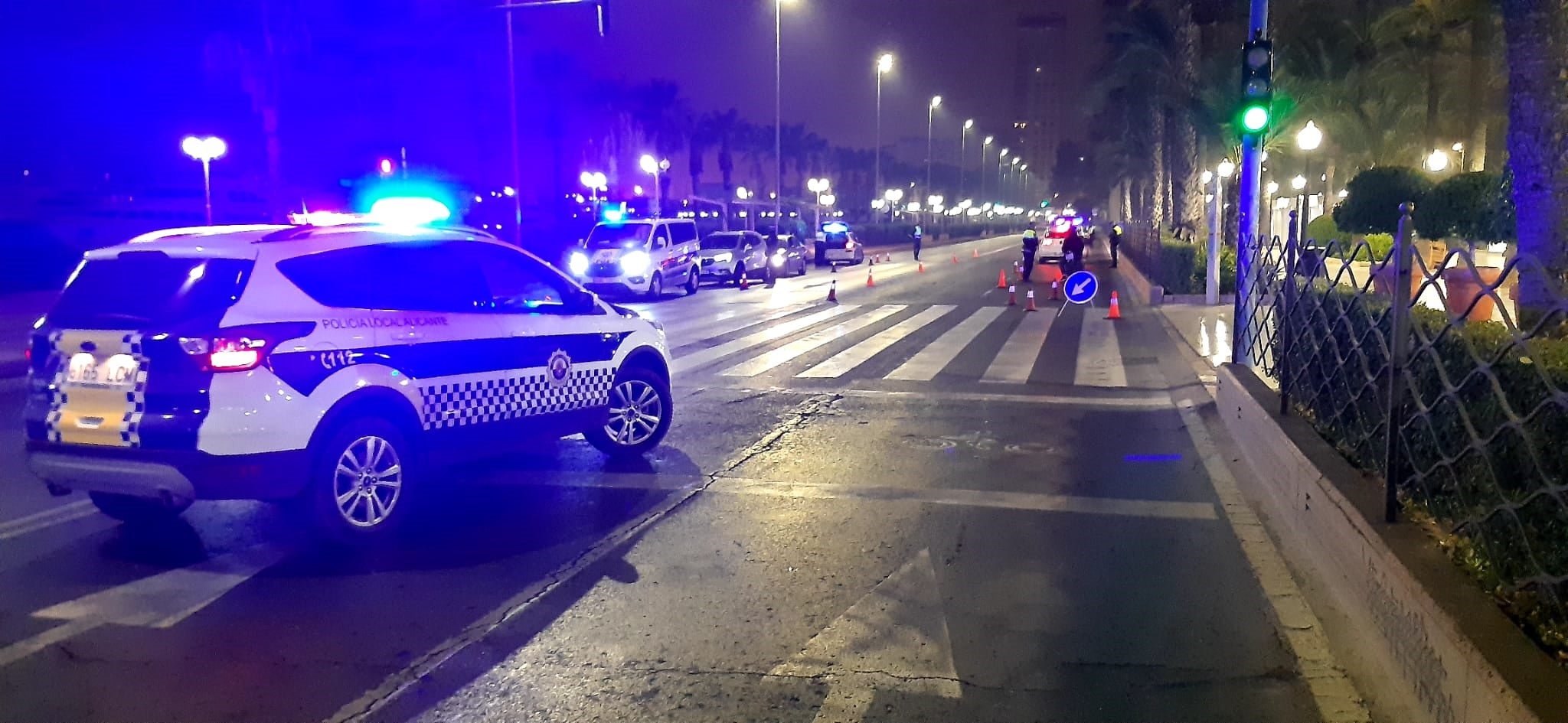 La Policía Local levanta 32 actas por incumplimiento del toque de queda la pasada noche en Alicante La Policía Local levanta 32 actas por incumplimiento del toque de queda la pasada noche en Alicante