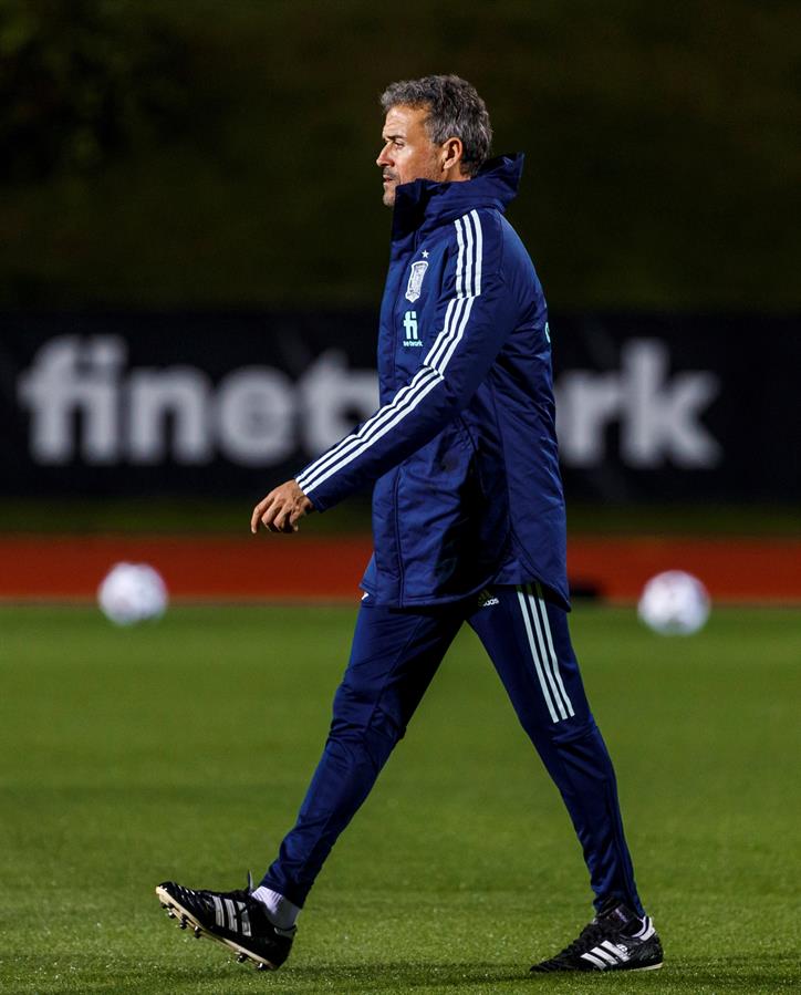 ¿Sabía Luis Enrique que Suiza sufrió una expulsión en el partido ante la Selección? ¿Sabía Luis Enrique que Suiza sufrió una expulsión en el partido ante la Selección?