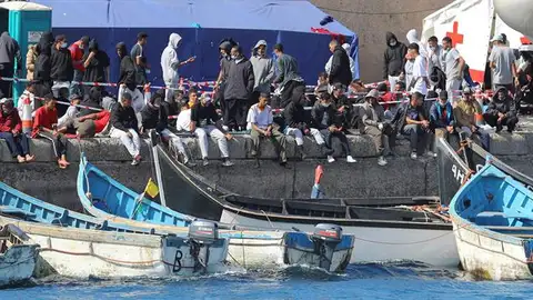 Tres nuevas pateras con un total de 98 inmigrantes han sido rescatadas al sur de la isla de Gran Canaria por Salvamento Marítimo Tres nuevas pateras con un total de 98 inmigrantes han sido rescatadas al sur de la isla de Gran Canaria por Salvamento Marítimo