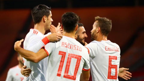 Los jugadores de la Selecci&oacute;n espa&ntilde;ola celebran un gol