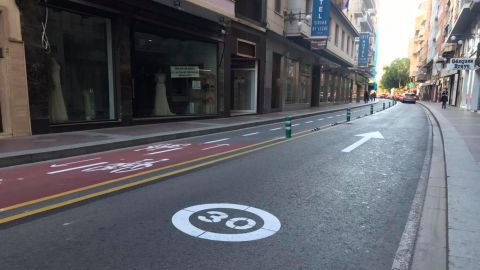 Carril bici en Juan Carlos I de Elche.