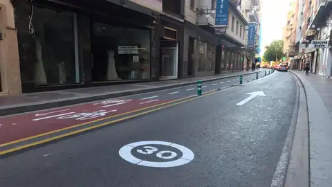 Carril bici en Juan Carlos I de Elche. Carril bici en Juan Carlos I de Elche.
