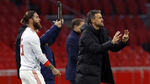 Luis Enrique con Sergio Ramos. 