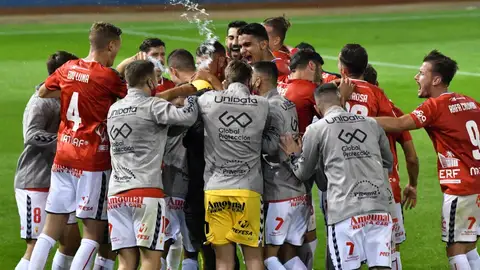 El Real Murcia celebra la victoria en el Artés Carrasco El Real Murcia celebra la victoria en el Artés Carrasco
