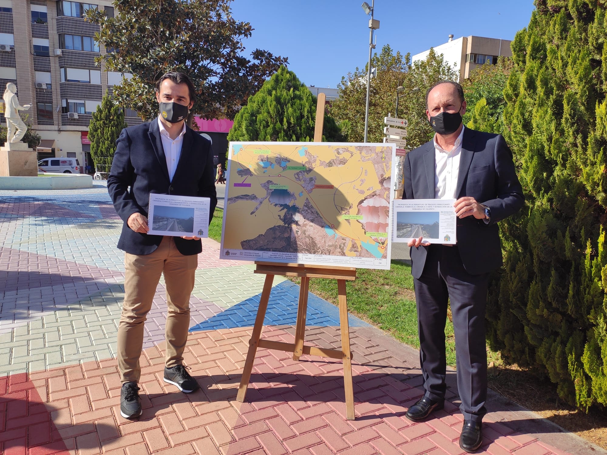 Los alcaldes de Orihuela y Torrevieja se unen para impulsar el proyecto de trazado ferroviario que una el interior con la costa de la Vega Baja Los alcaldes de Orihuela y Torrevieja se unen para impulsar el proyecto de trazado ferroviario que una el interior con la costa de la Vega Baja