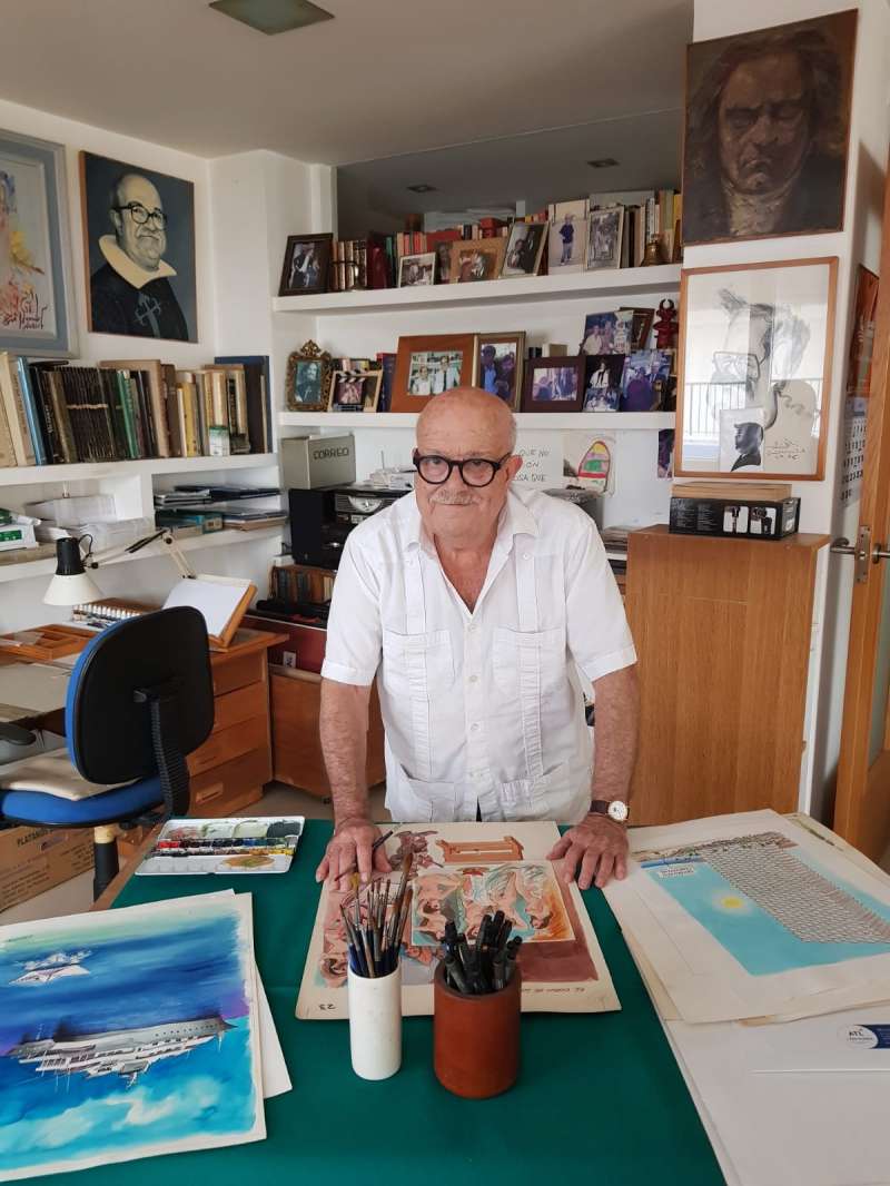 El pintor y caricaturista oriolano Alfonso Ortuño pone en valor el 50 Aniversario de 'El comistrajo' El pintor y caricaturista oriolano Alfonso Ortuño pone en valor el 50 Aniversario de 'El comistrajo'