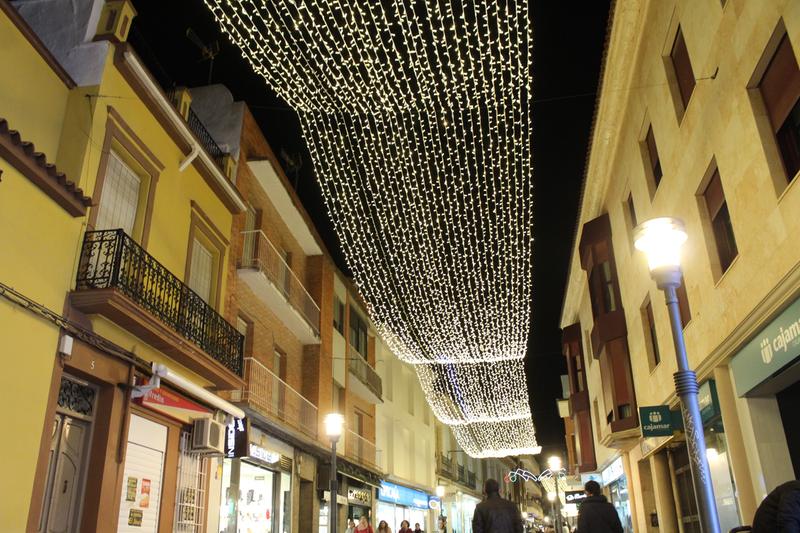 Más luces de navidad para estimular las compras el comercio local de Alcázar Más luces de navidad para estimular las compras el comercio local de Alcázar
