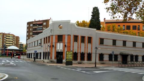 Farmacia militar, junto a Cuatro Ca&ntilde;os, en Alcal&aacute; de Henares