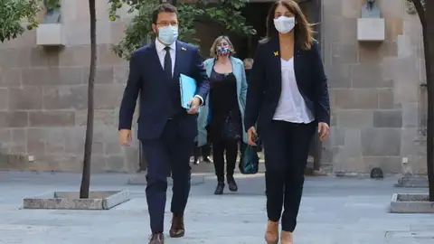Pere Aragonès, Meritxell Budó i Alba Vergés sortint del Consell Executiu