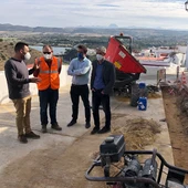 El alcalde visita las obras de este vial El alcalde visita las obras de este vial