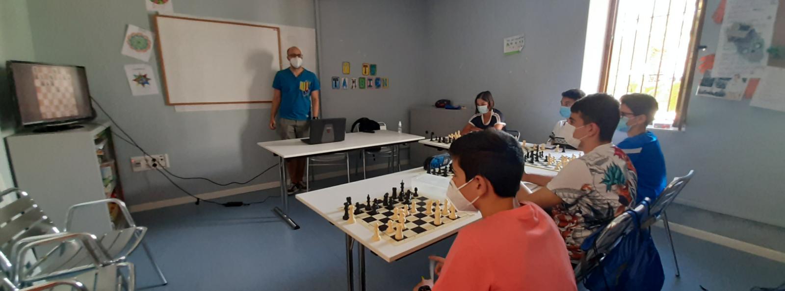 Comienzan las clases de ajedrez en el Centro La Covadonga Comienzan las clases de ajedrez en el Centro La Covadonga