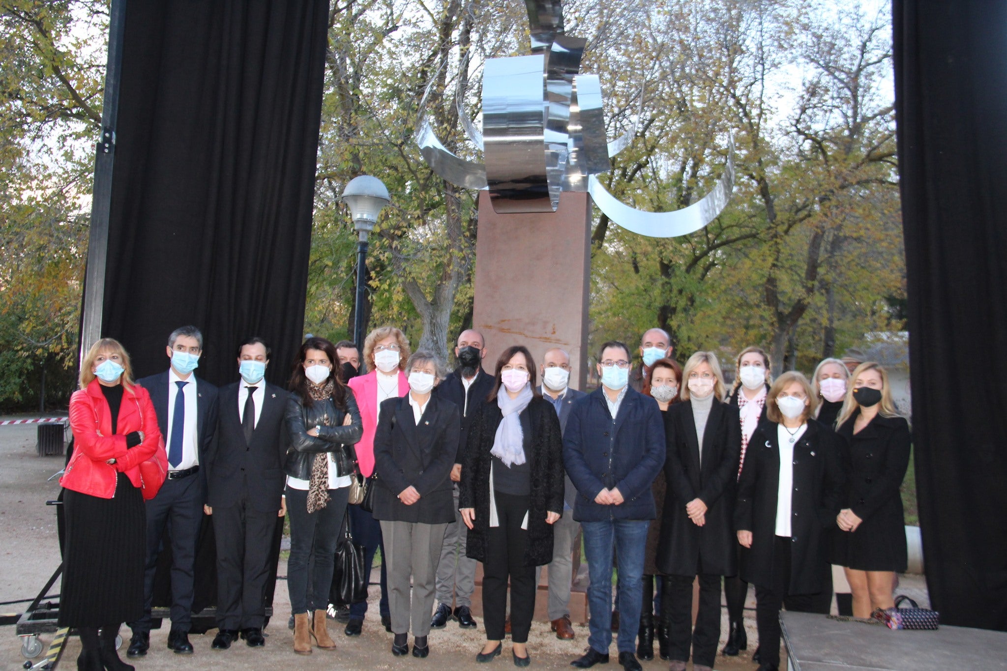 El monumento a las víctimas de la pandemia ya preside el Parque Alces El monumento a las víctimas de la pandemia ya preside el Parque Alces