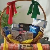 La propuesta de cesta de Navidad 'anti-covid' que sortea una clínica de Camariñas  