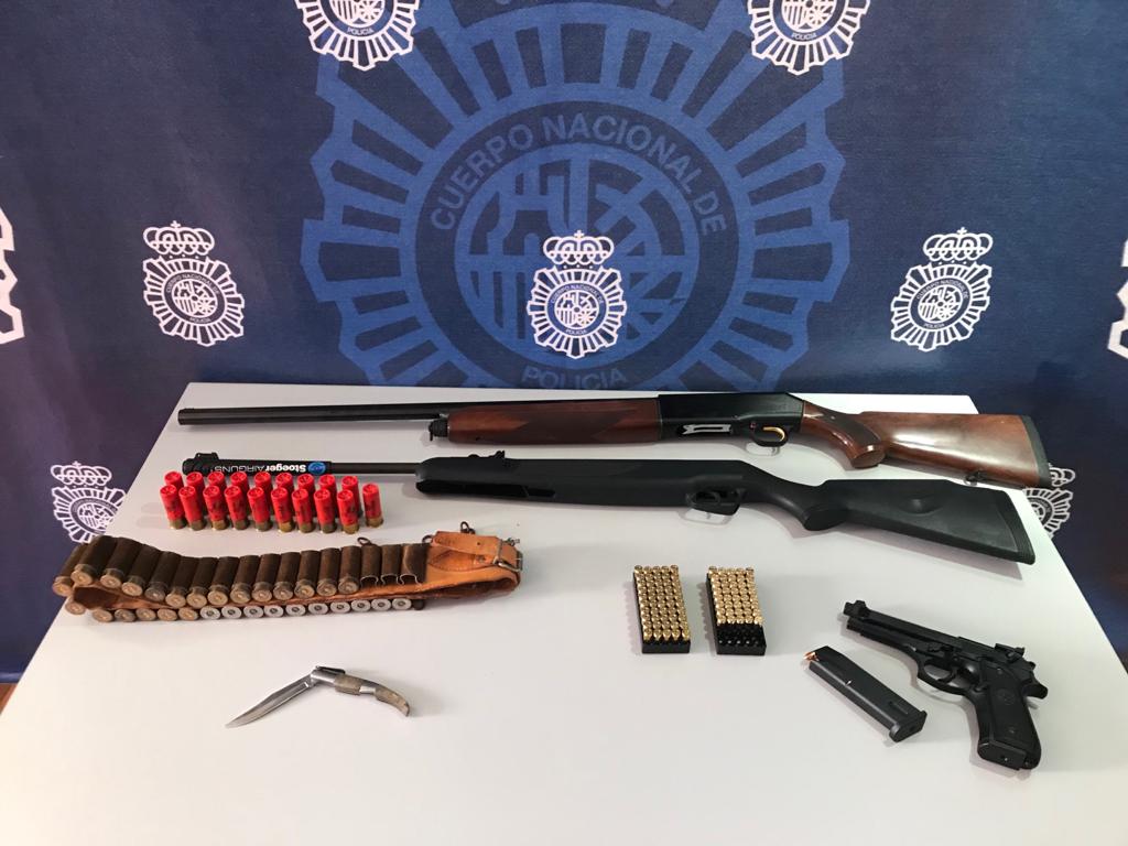 La Policía Nacional de Elche intercepta un clan familiar que actuaba como prestamistas y forzaba el silencio de las víctimas intimidando con armas de fuego La Policía Nacional de Elche intercepta un clan familiar que actuaba como prestamistas y forzaba el silencio de las víctimas intimidando con armas de fuego