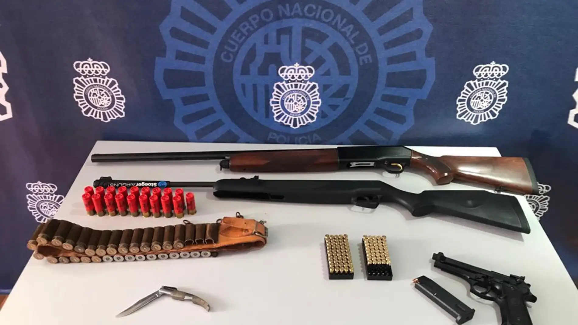 Armas y munición incautadas por la Policía Nacional de Elche.