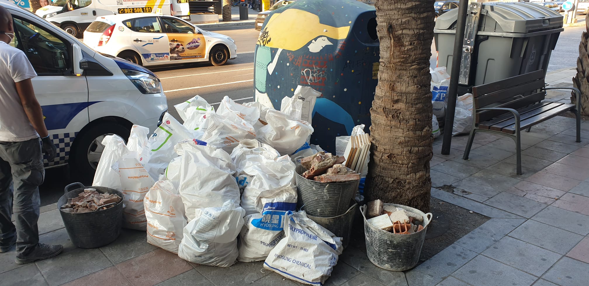 Alicante refuerza la lucha contra las escombreras ilegales con el apoyo de la Unidad Fox de la Policía Local Alicante refuerza la lucha contra las escombreras ilegales con el apoyo de la Unidad Fox de la Policía Local