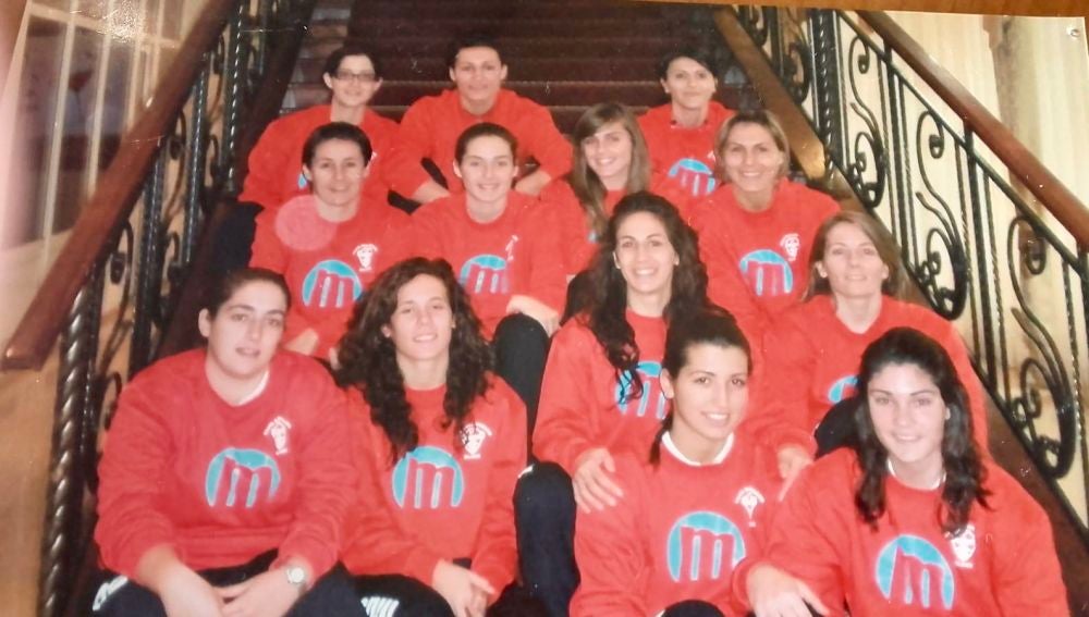 La plantilla del Club Balonmano Elche que jugó en Europa en 2009.