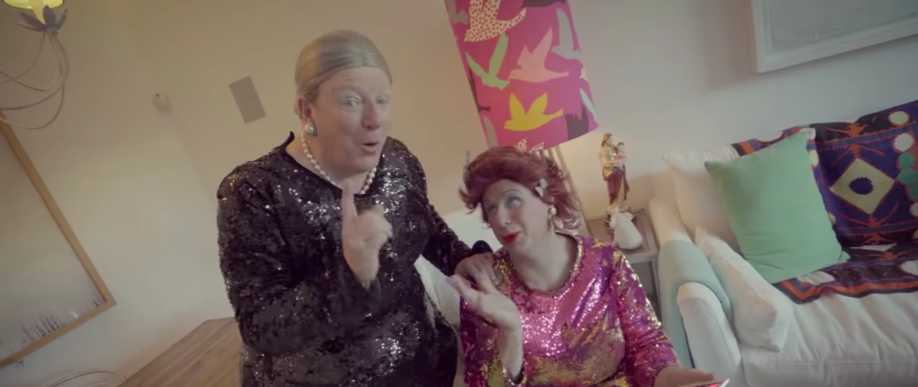 Los Morancos arremeten contra los políticos en su nuevo vídeo 'Vaya un añito' Los Morancos arremeten contra los políticos en su nuevo vídeo 'Vaya un añito'