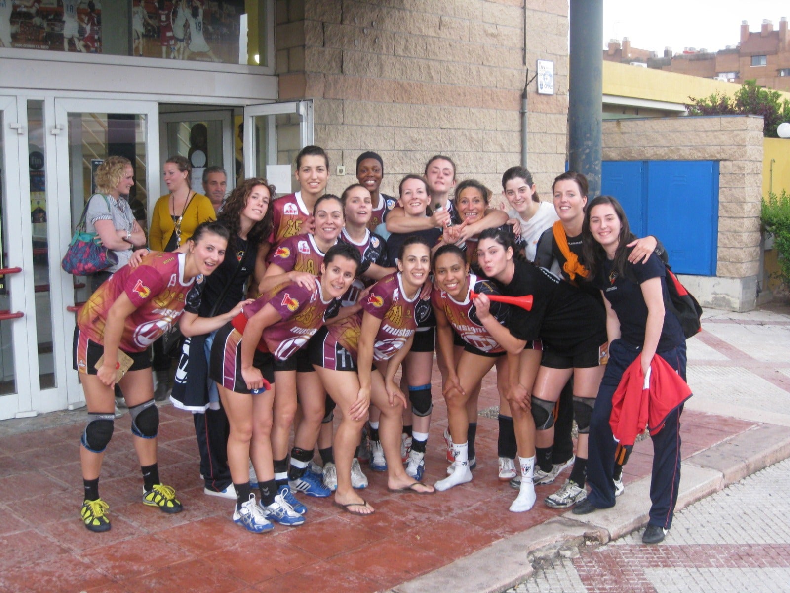 El Club Balonmano Elche vuelve a Europa once años después de su estreno en la EHF El Club Balonmano Elche vuelve a Europa once años después de su estreno en la EHF