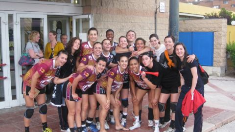 El Club Balonmano Elche se clasificó por primera vez para la EHF tras su victoria en la pista ante el Alcobendas. El Club Balonmano Elche se clasificó por primera vez para la EHF tras su victoria en la pista ante el Alcobendas.