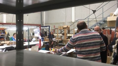 Artesanas de la piel en un taller