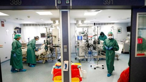 laSexta Noticias Fin de Semana (15-11-20) Preocupa la ocupaci&oacute;n hospitalaria pese a la bajada en los nuevos contagios diarios en gran parte de las CCAA