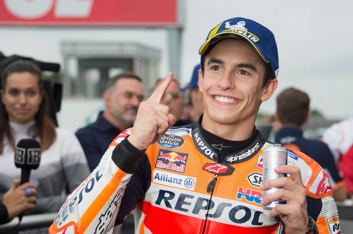 Marc Márquez recibe el alta hospitalaria después de su operación Marc Márquez recibe el alta hospitalaria después de su operación
