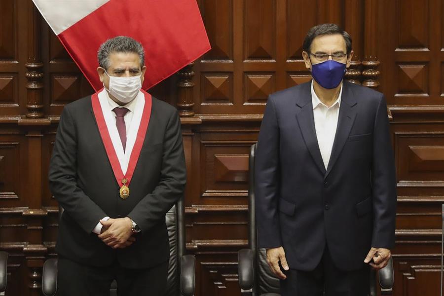 El presidente interino de Perú, Manuel Merino, dimite en medio de las protestas El presidente interino de Perú, Manuel Merino, dimite en medio de las protestas