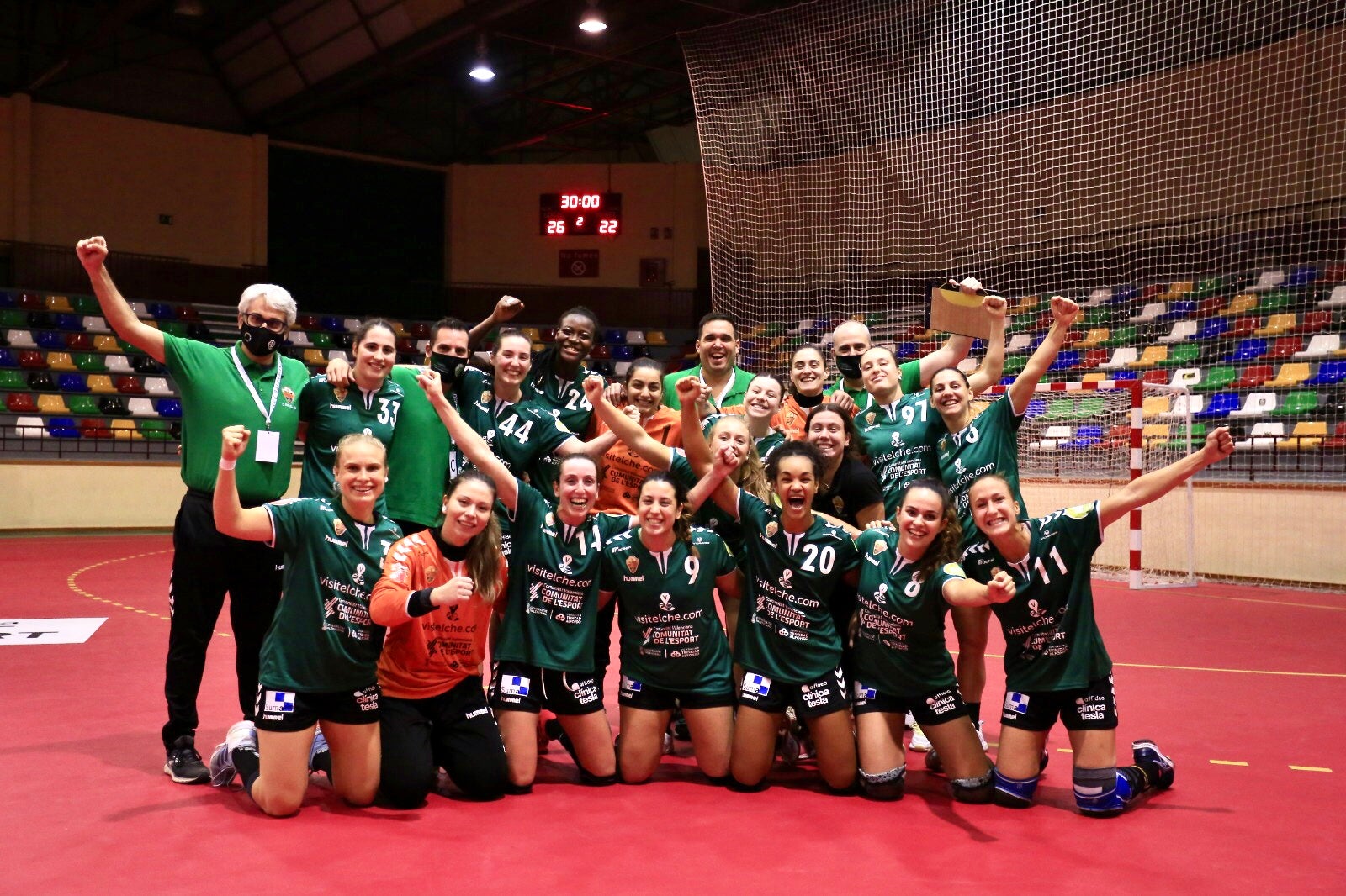El Club Balonmano Elche se jugará el pase a los octavos de la European Cup con una renta de cuatro goles El Club Balonmano Elche se jugará el pase a los octavos de la European Cup con una renta de cuatro goles