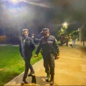 Millán Alegre y un policía local