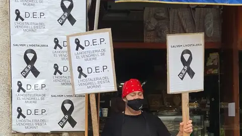 Restauradors protesten pel tancament del sector