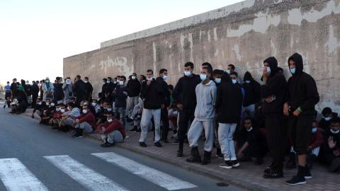 La Delegaci&oacute;n del Gobierno en Canarias libera a m&aacute;s de 200 migrantes del puerto de Arguinegu&iacute;n