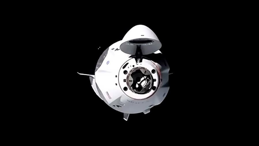 La cápsula de SpaceX se acopla con éxito a la Estación Espacial Internacional La cápsula de SpaceX se acopla con éxito a la Estación Espacial Internacional