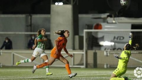 Flor Bonsegundo, jugadora del Valencia femenino