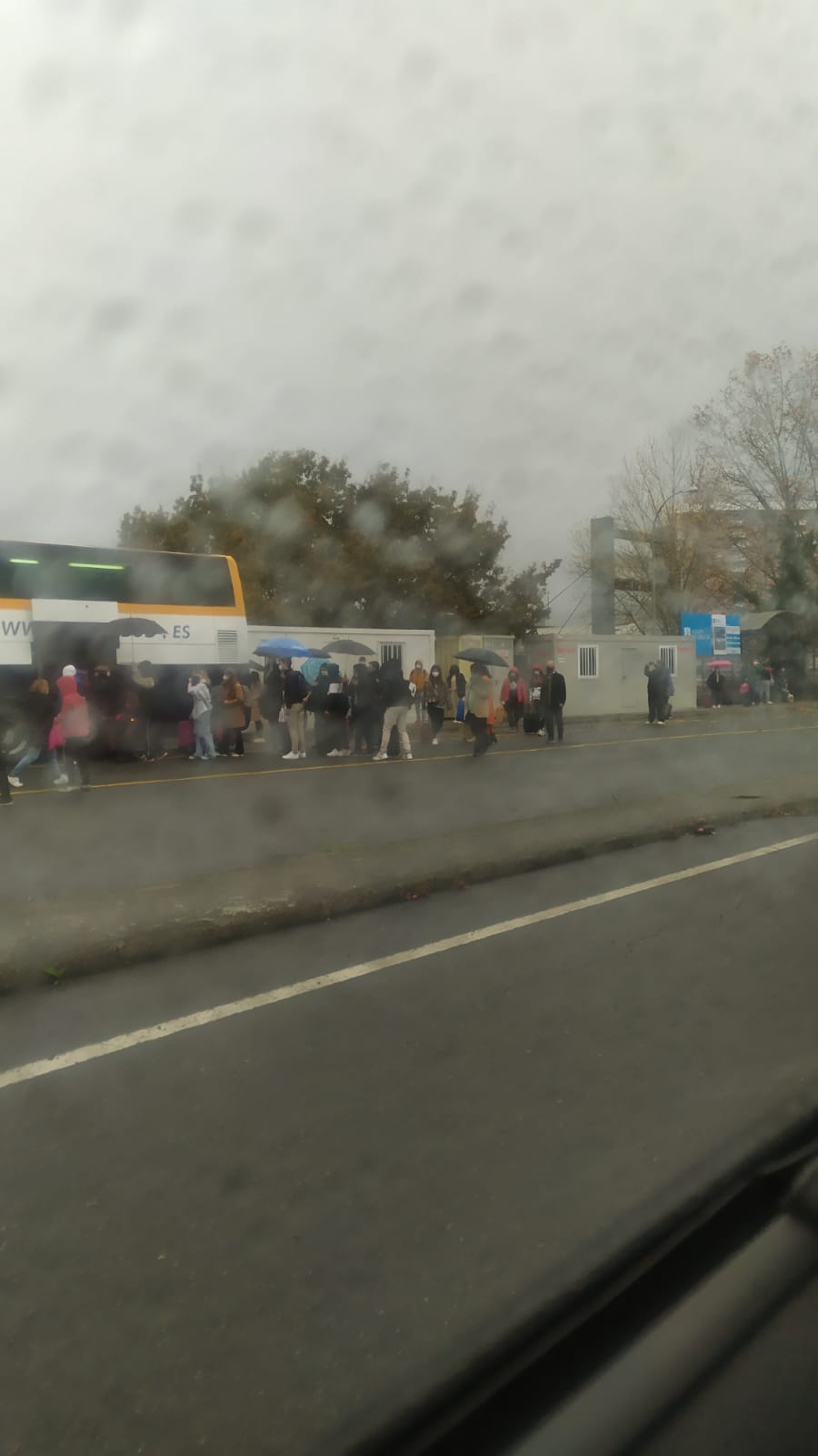 O Psoe denunica o "caos e hacinamento" creado polas marquesiñas da estación de autobuses O Psoe denunica o "caos e hacinamento" creado polas marquesiñas da estación de autobuses
