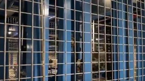 Trabajador muere al ser aplastado por un montacargas