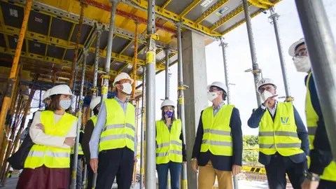 Esther Díez, concejala de Compromís per Elx, la primera por la izquierda, en la visita a las obras del IES Periodista Vicente Verdú. Esther Díez, concejala de Compromís per Elx, la primera por la izquierda, en la visita a las obras del IES Periodista Vicente Verdú.