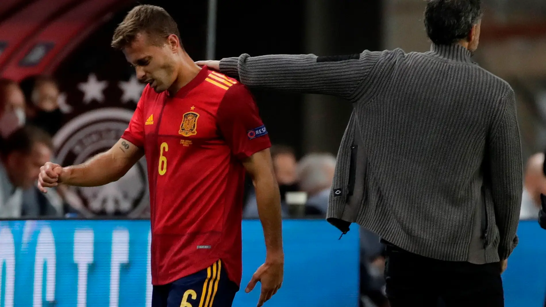 Sergio Canales se retira lesionado del España-Alemania celebrado en La Cartuja.