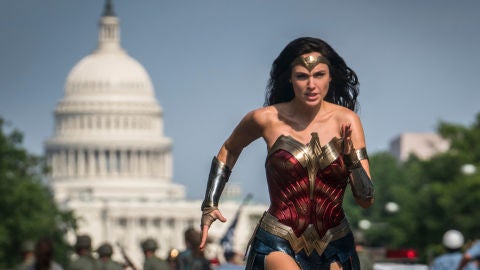 La actriz Gal Gadot, en una escena de la película &#39;Wonder Woman 1984&#39;