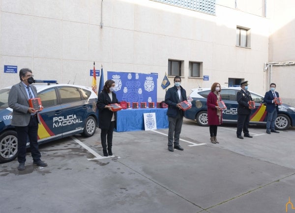 La Diputación posibilita que Ciudad Real sea la primera provincia de España en dotar a los coches de la Policía Nacional con desfibrilador La Diputación posibilita que Ciudad Real sea la primera provincia de España en dotar a los coches de la Policía Nacional con desfibrilador