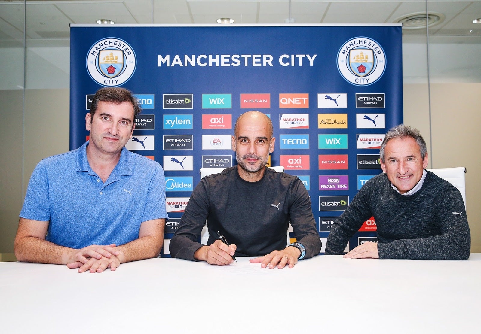 Guardiola, tras renovar con el City: "Estoy feliz, tengo todo lo que necesito como entrenador" Guardiola, tras renovar con el City: "Estoy feliz, tengo todo lo que necesito como entrenador"